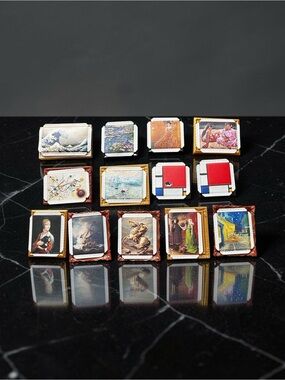 13 Zuru Mini Brands Masterpieces series and accessories